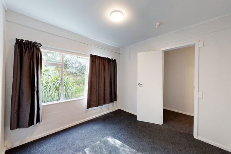 Photo of property in 21 Akaroa Drive, Maupuia, Wellington, 6022