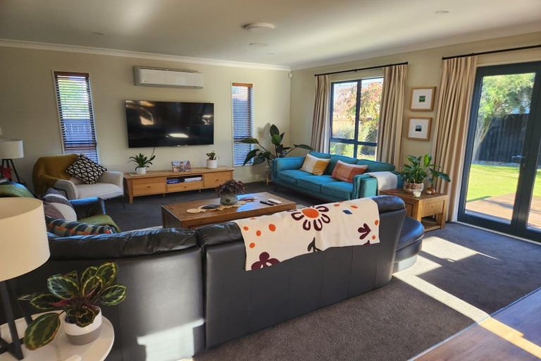 Photo of property in 2 Breton Close, Northwood, Christchurch, 8051