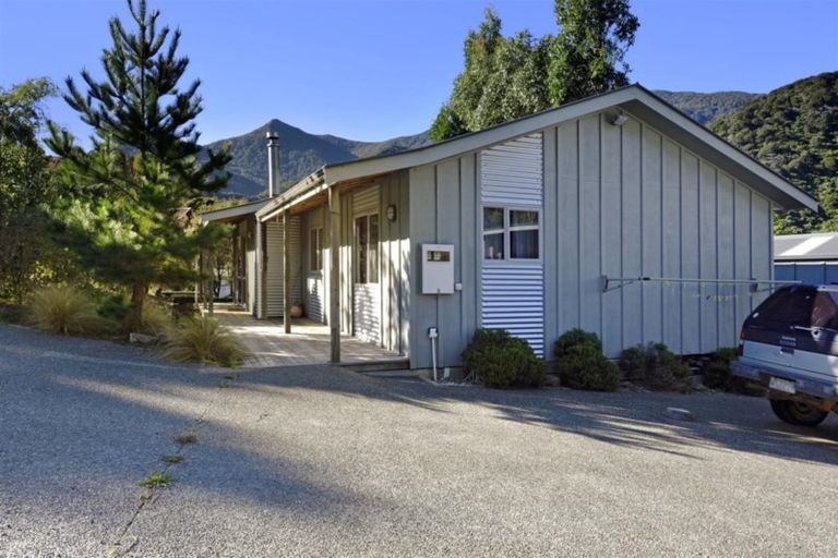 Photo of property in 11 Kaimiko Place, Okiwi Bay, French Pass, 7193