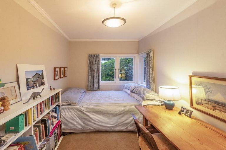 Photo of property in 12 Northland Road, Northland, Wellington, 6012