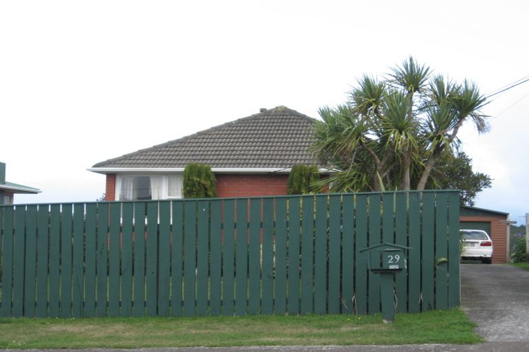 Photo of property in 29 Cotswold Crescent, Newlands, Wellington, 6037