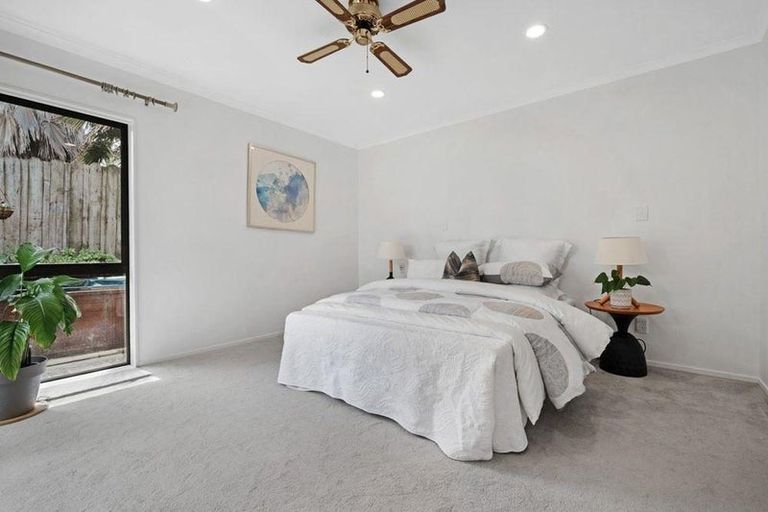 Photo of property in 9 Canonbie Place, East Tamaki Heights, Auckland, 2016