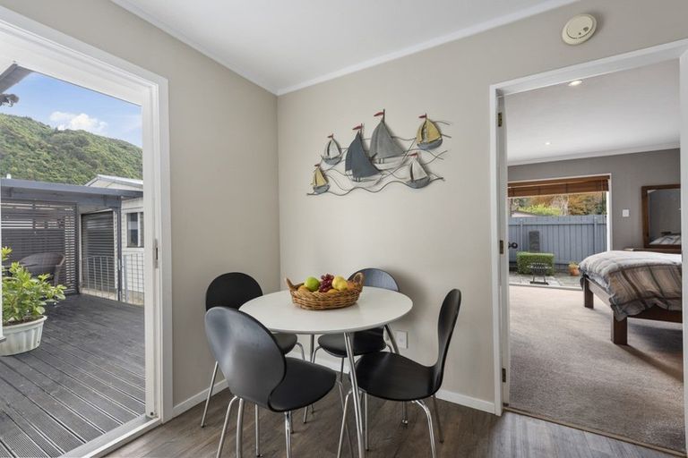 Photo of property in 11 Gemstone Drive, Birchville, Upper Hutt, 5018