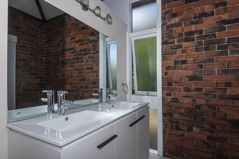 Photo of property in 17 Kowhai Park Road, Maunu, Whangarei, 0110