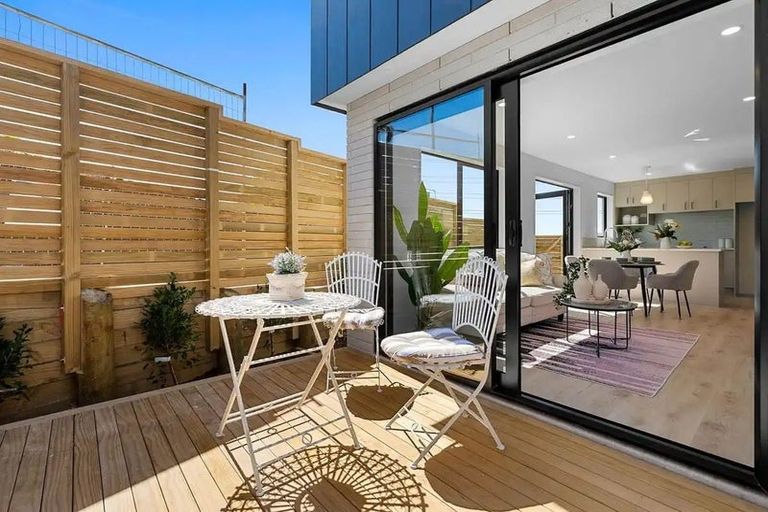 Photo of property in 16 Mataura Place, Clover Park, Auckland, 2019