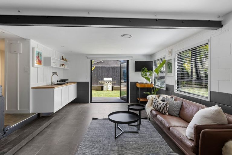 Photo of property in 121 Taikata Road, Te Atatu Peninsula, Auckland, 0610