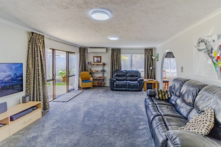 Photo of property in 138 Tait Drive, Greenmeadows, Napier, 4112