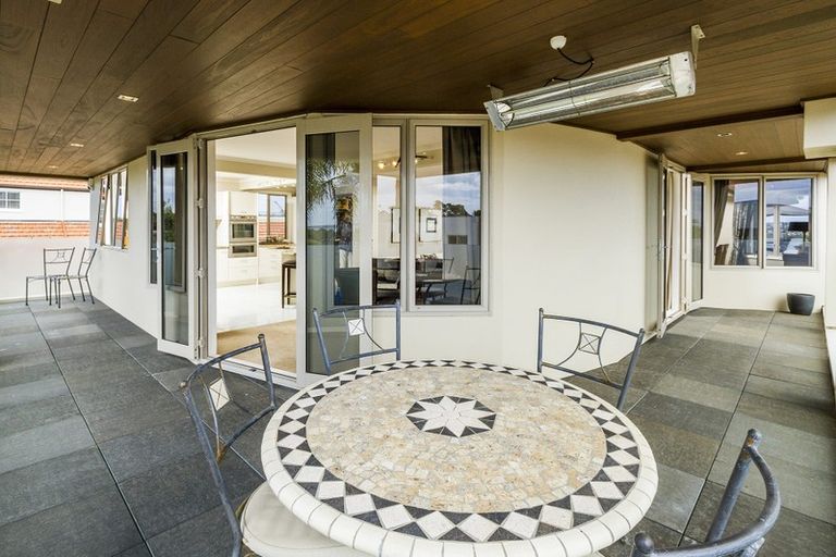 Photo of property in 254a Hurstmere Road, Takapuna, Auckland, 0622