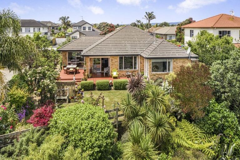 Photo of property in 14 Stranraer Crescent, Wattle Downs, Auckland, 2103