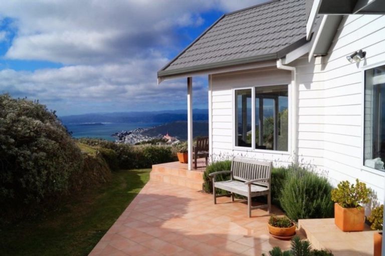 Photo of property in 32 Ashton Fitchett Drive, Brooklyn, Wellington, 6021