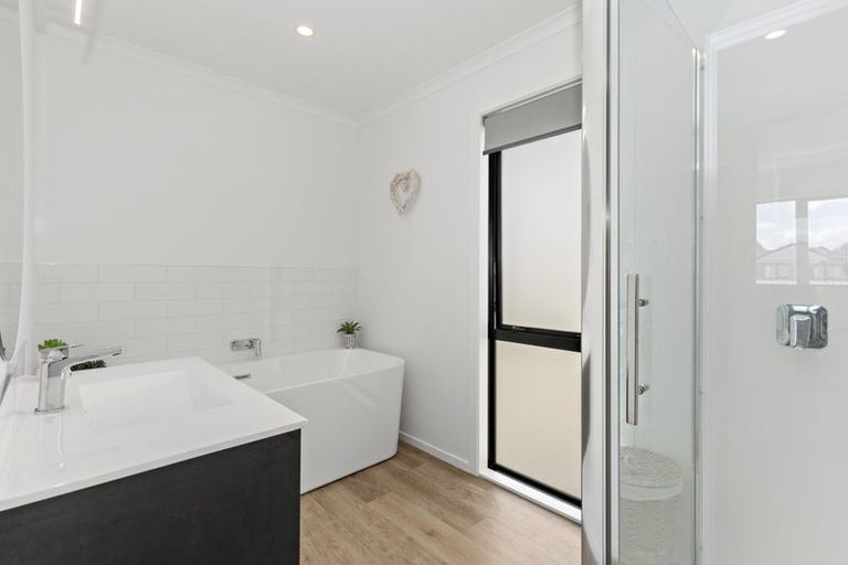 Photo of property in 1 Bonneval Lane, Wallaceville, Upper Hutt, 5018