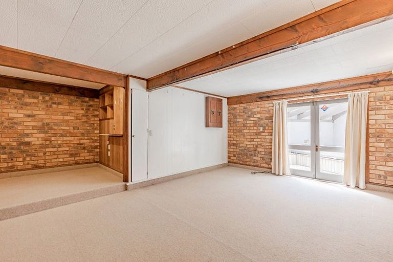 Photo of property in 5 Noeleen Street, Glenfield, Auckland, 0629