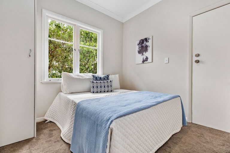 Photo of property in 1/46 West Coast Road, Glen Eden, Auckland, 0602