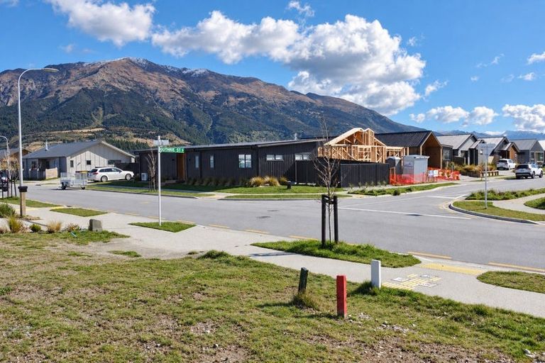 Photo of property in 10 Barton Street, Lake Hawea, 9382