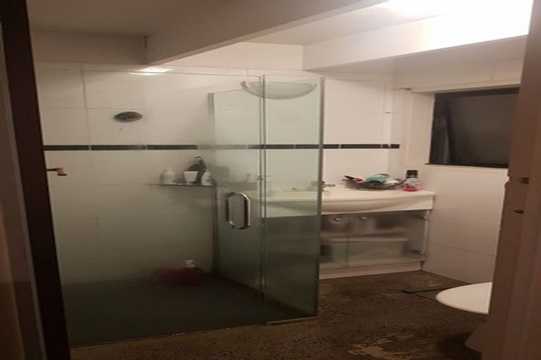 Photo of property in 2a Coniston Avenue, Te Atatu South, Auckland, 0610