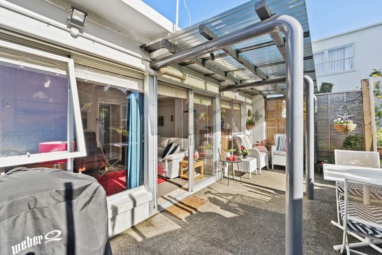Photo of property in 7/18 Parr Terrace, Castor Bay, Auckland, 0620