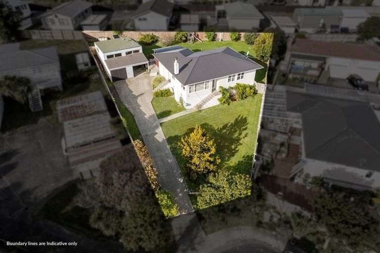 Photo of property in 13 Sheehan Road, Te Atatu South, Auckland, 0610