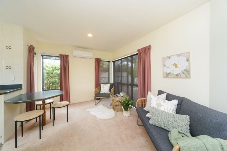 Photo of property in 127 Summerhill Drive, Fitzherbert, Palmerston North, 4410