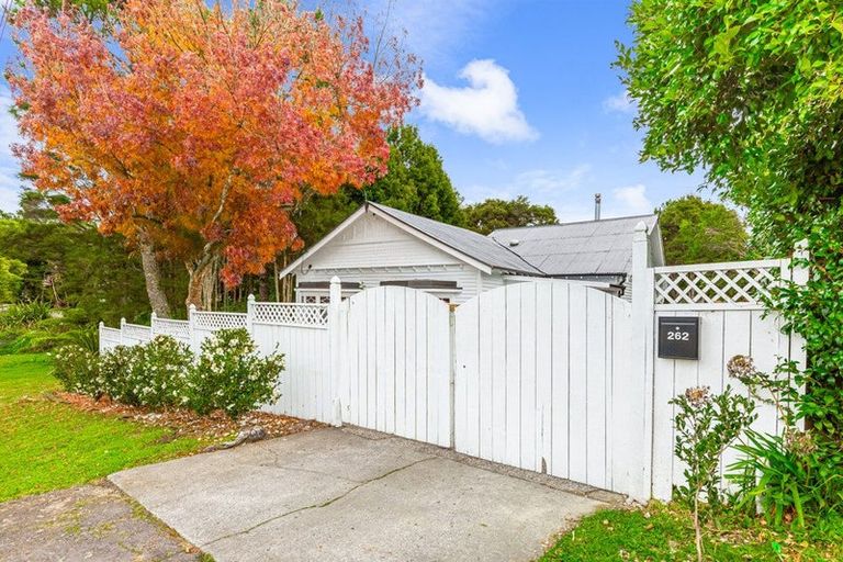 Photo of property in 262 Glengarry Road, Glen Eden, Auckland, 0602