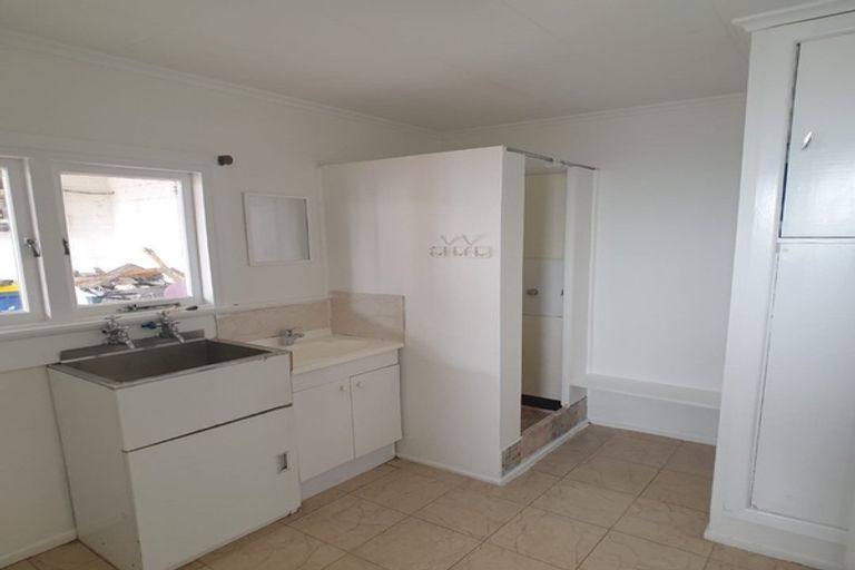 Photo of property in 1/40a West Coast Road, Glen Eden, Auckland, 0602