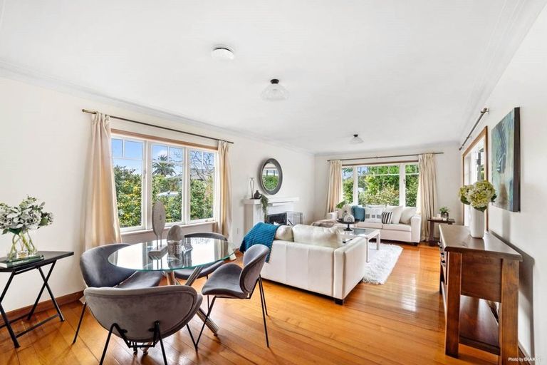 Photo of property in 7 Gloria Avenue, Te Atatu Peninsula, Auckland, 0610