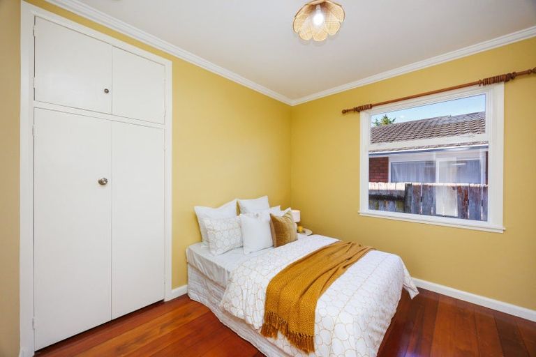 Photo of property in 16 College Street, Awapuni, Palmerston North, 4412
