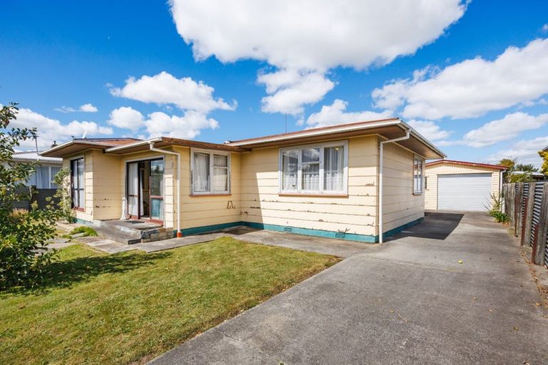 Photo of property in 34 Rhodes Drive, Kelvin Grove, Palmerston North, 4414