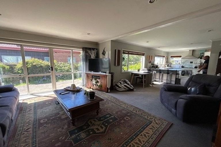 Photo of property in 6 Routeburn Avenue, Aotea, Porirua, 5024