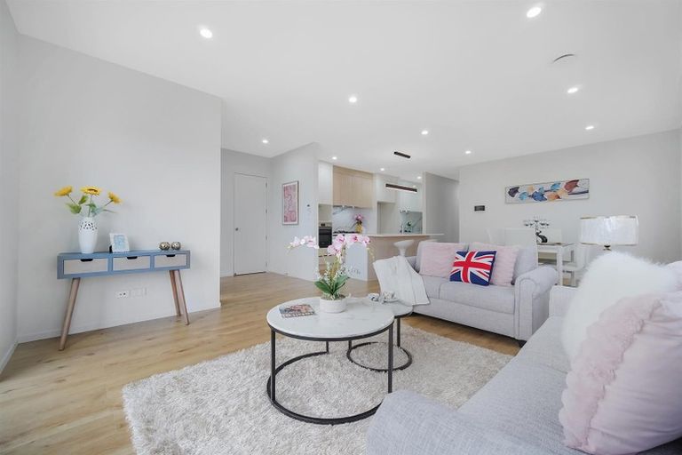 Photo of property in 61 Drumbuoy Drive, Flat Bush, Auckland, 2019