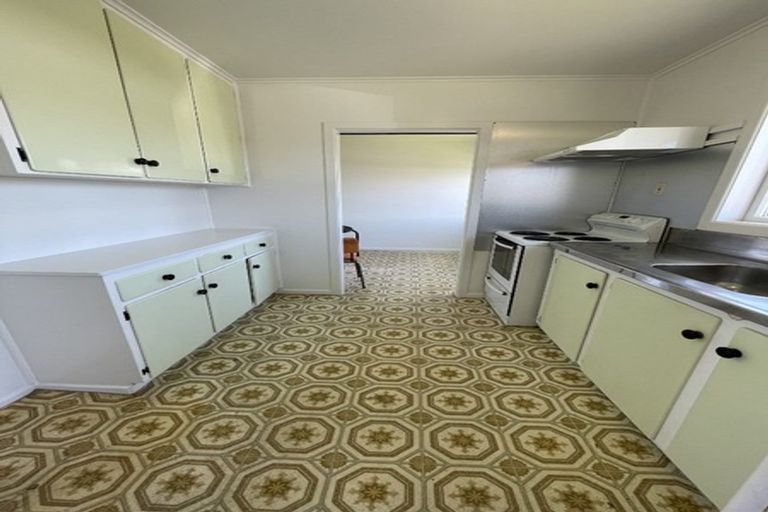 Photo of property in 15 Kaikoura Street, Henderson, Auckland, 0612