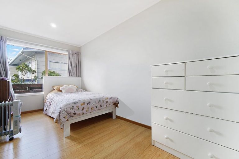 Photo of property in 12 Glenbush Place, Birkenhead, Auckland, 0626