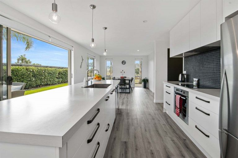 Photo of property in 120 The Boulevard, Papamoa Beach, Papamoa, 3118