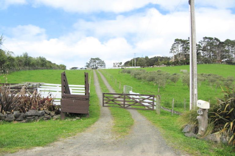Photo of property in 44 Anzac Road, Waitakere, Auckland, 0816