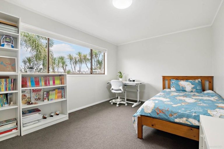 Photo of property in 111 Becroft Drive, Forrest Hill, Auckland, 0620