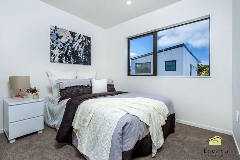 Photo of property in 1/21 Lowtherhurst Road, Massey, Auckland, 0614