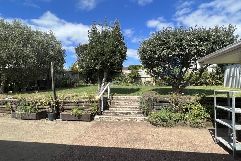 Photo of property in 27 Sheralee Place, Bucklands Beach, Auckland, 2014