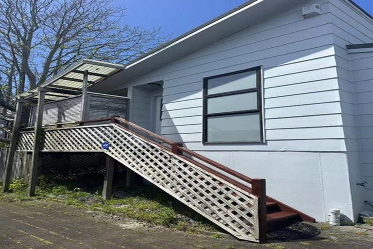 Photo of property in 3/21 College Road, Northcote, Auckland, 0627