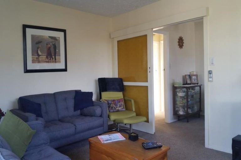 Photo of property in 2/4 Lomax Place, Islington, Christchurch, 8042