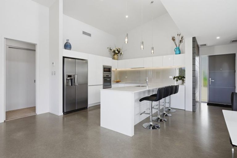 Photo of property in 42 Cassinia Close, Papamoa Beach, Papamoa, 3118