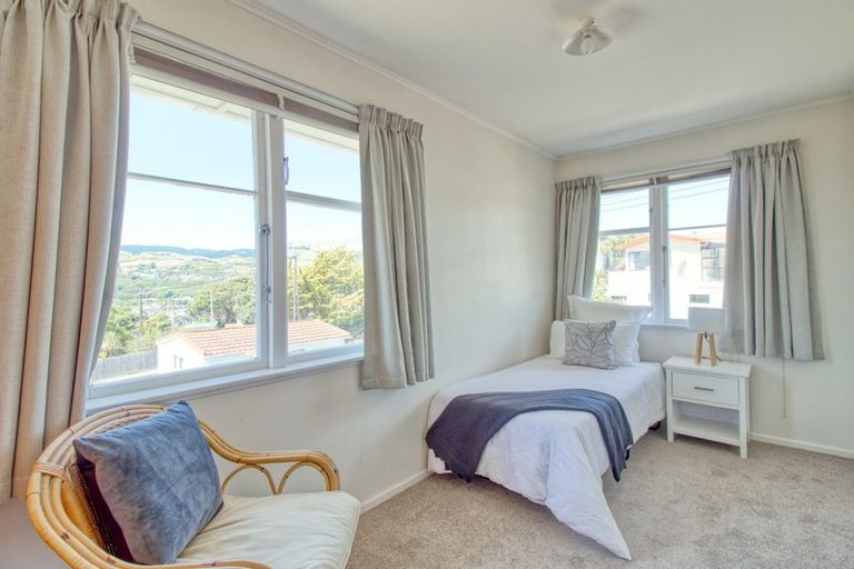 Photo of property in 20 Franklyn Road, Tawa, Wellington, 5028