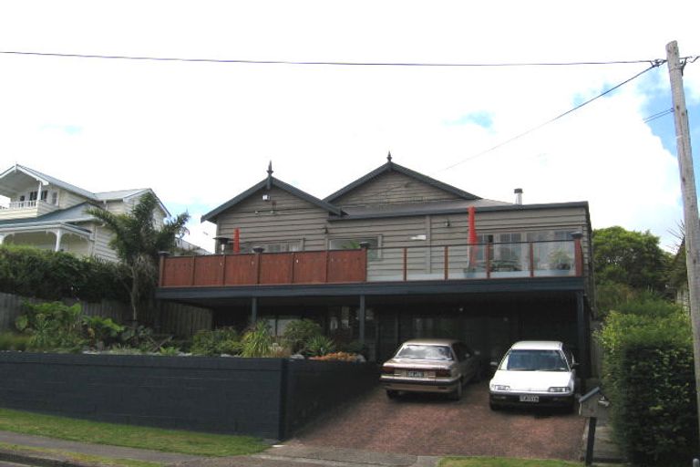 Photo of property in 39 Palmerston Road, Birkenhead, Auckland, 0626