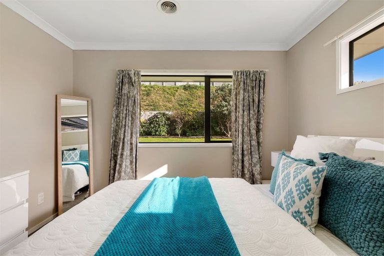 Photo of property in 24 Aotea Drive, Aotea, Porirua, 5024