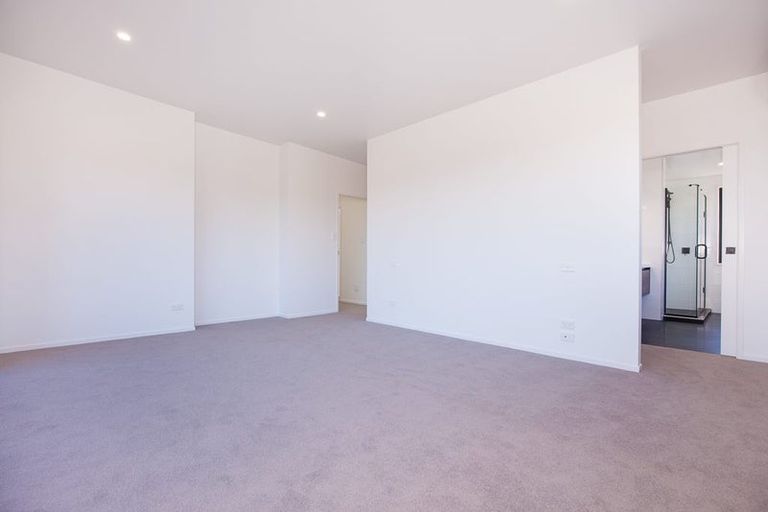 Photo of property in 41 Veale Road, Frankleigh Park, New Plymouth, 4371