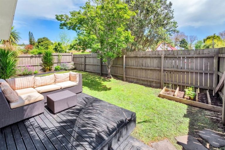 Photo of property in 1/6 Putney Place, Ranui, Auckland, 0612