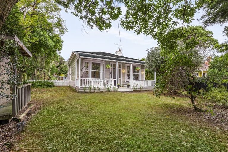 Photo of property in 30 Hinemoa Street, Paraparaumu, 5032