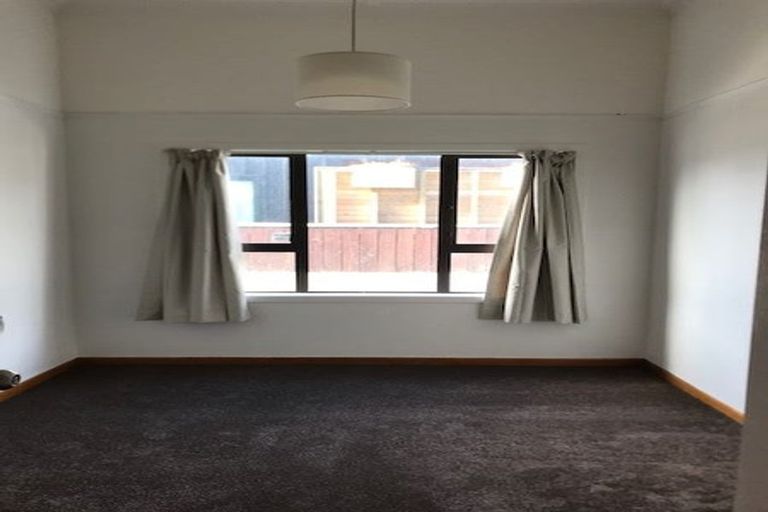 Photo of property in 17 Rua Street, Lyall Bay, Wellington, 6022