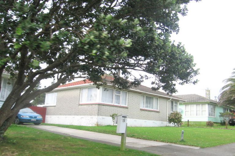 Photo of property in 15 Sasanof View, Ascot Park, Porirua, 5024