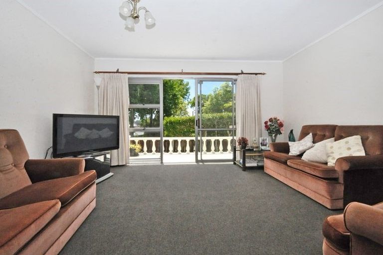 Photo of property in 22 Sunvue Road, Glen Eden, Auckland, 0602
