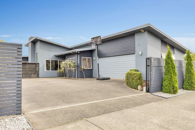 Photo of property in 5 Chestnut Close, Kelvin Grove, Palmerston North, 4414