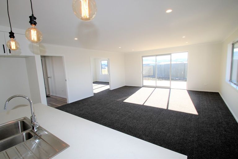 Photo of property in 33 Silver Springs Boulevard, Mosgiel, 9024